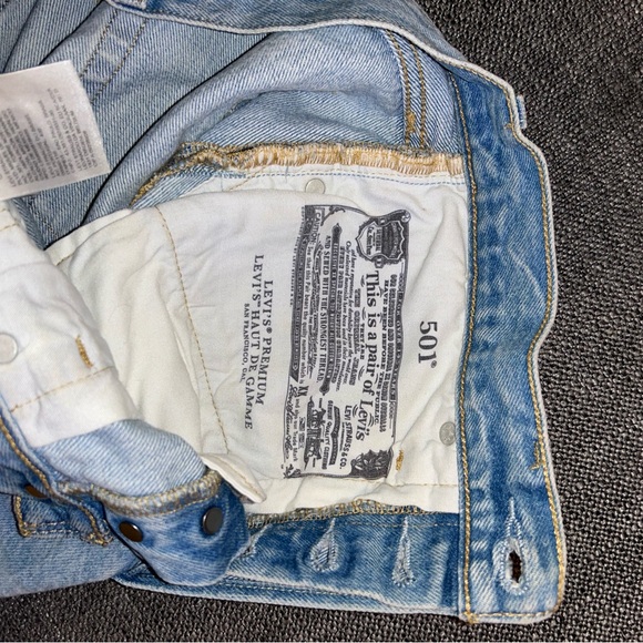 Levi’s High Rise Denim Shorts - Picture 3 of 5